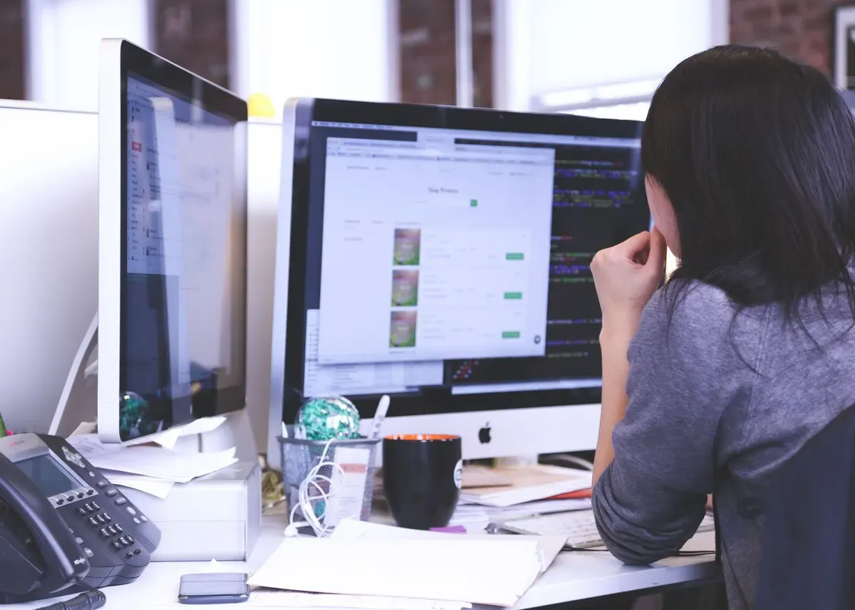 Comparing AI and SaaS Tools for Content Creation